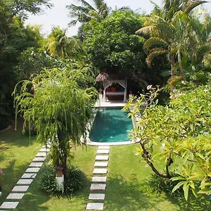 Poppy Villa